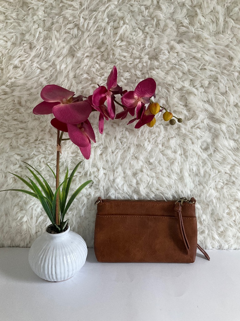 Shiraleah Chicago Women's Brown Leather Clutch Purse!